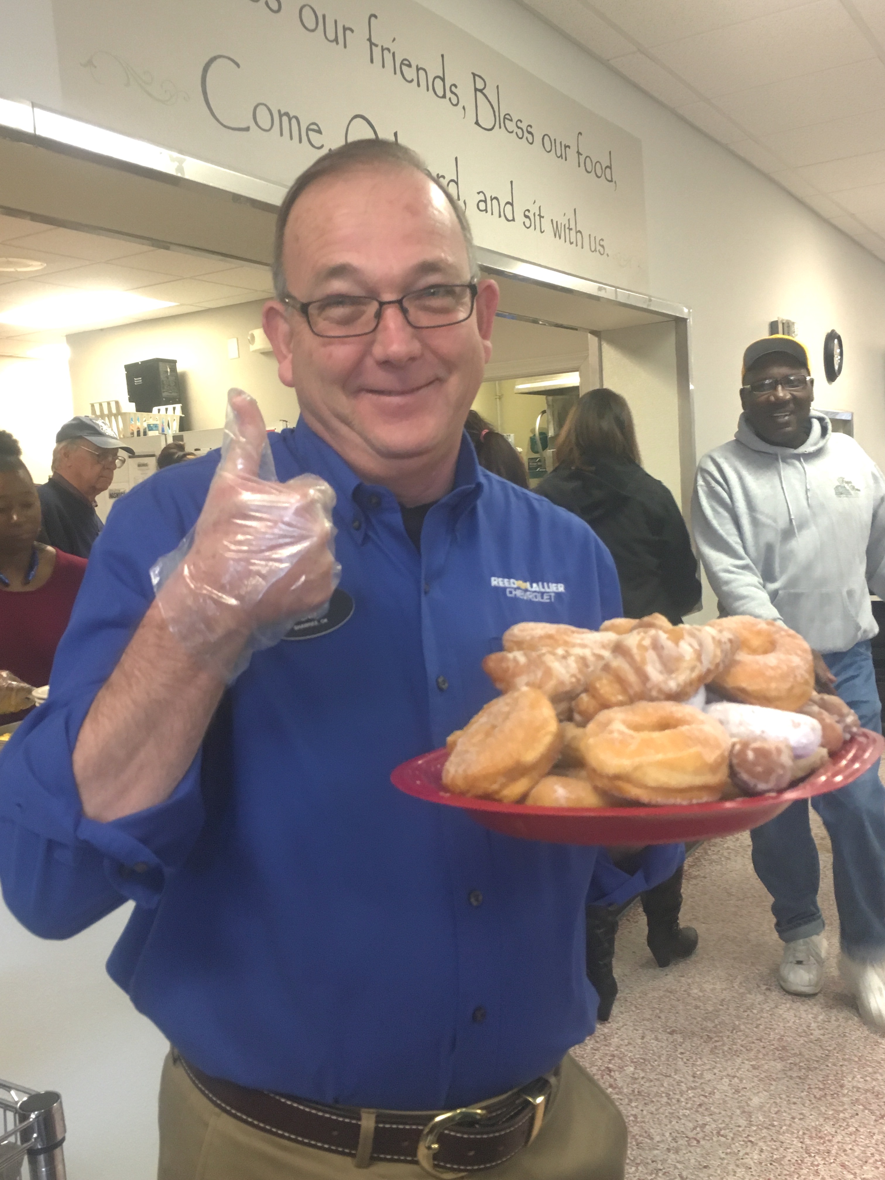 Volunteers Serve Breakfast